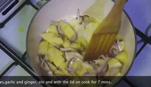 Ethiopian Mushroom & Potato Alicha Tibs: A Step-by-Step Guide