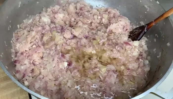 Add cooking oil and cook until the onion is caramelized.