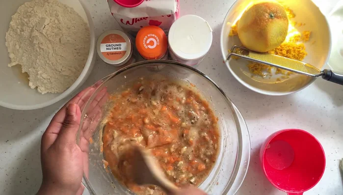 In a separate bowl, combine flour, cinnamon, nutmeg, and salt.