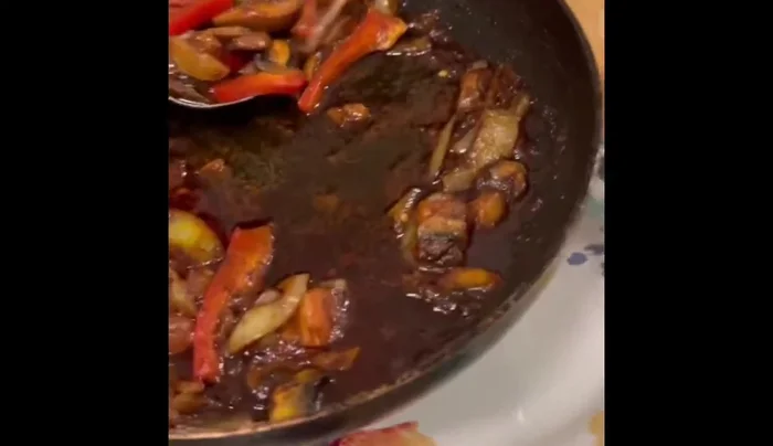 Stuff the mashed plantains (mofongo) with the vegetable mixture.
