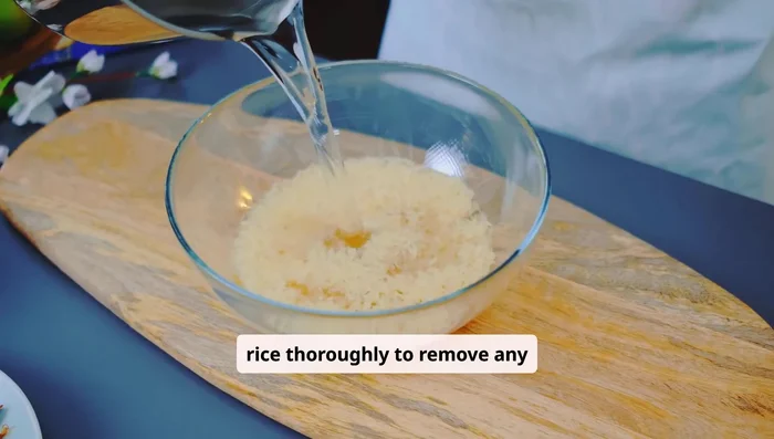 Rinse the rice thoroughly to remove impurities.