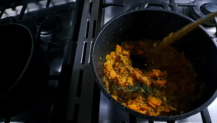 Add coriander leaves, black pepper, and salt.