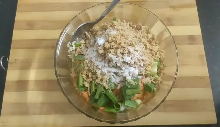 In a bowl, mix gram flour, besan, salt, black pepper, and baking powder.
