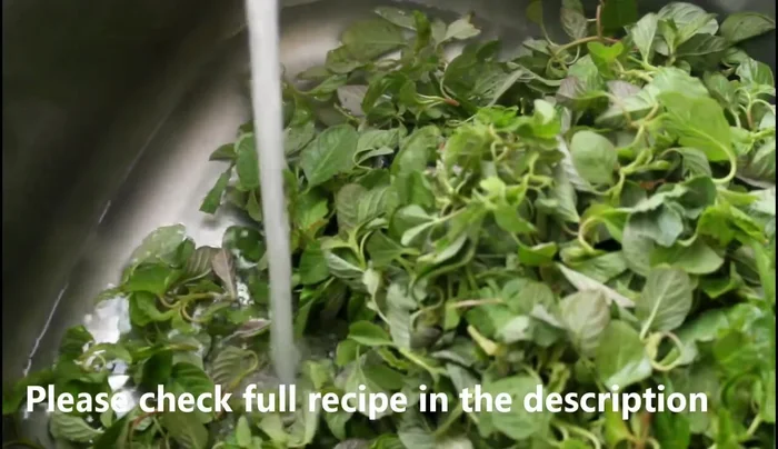 Wash leafy vegetables thoroughly in the sink to remove dirt and dust.